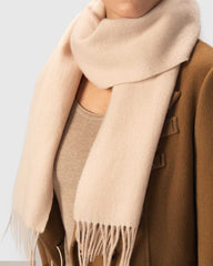 A model showcases a luxurious wool scarf, perfect for winter, highlighting its soft texture and elegant design.