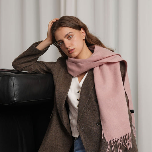 A Comprehensive Guide on How to Tie a Scarf